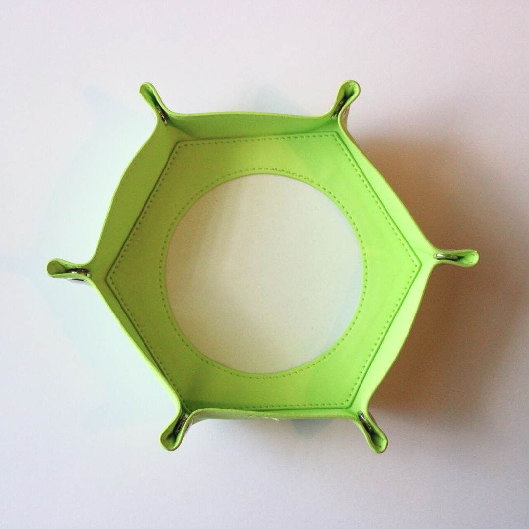 Self-finishing snap tray