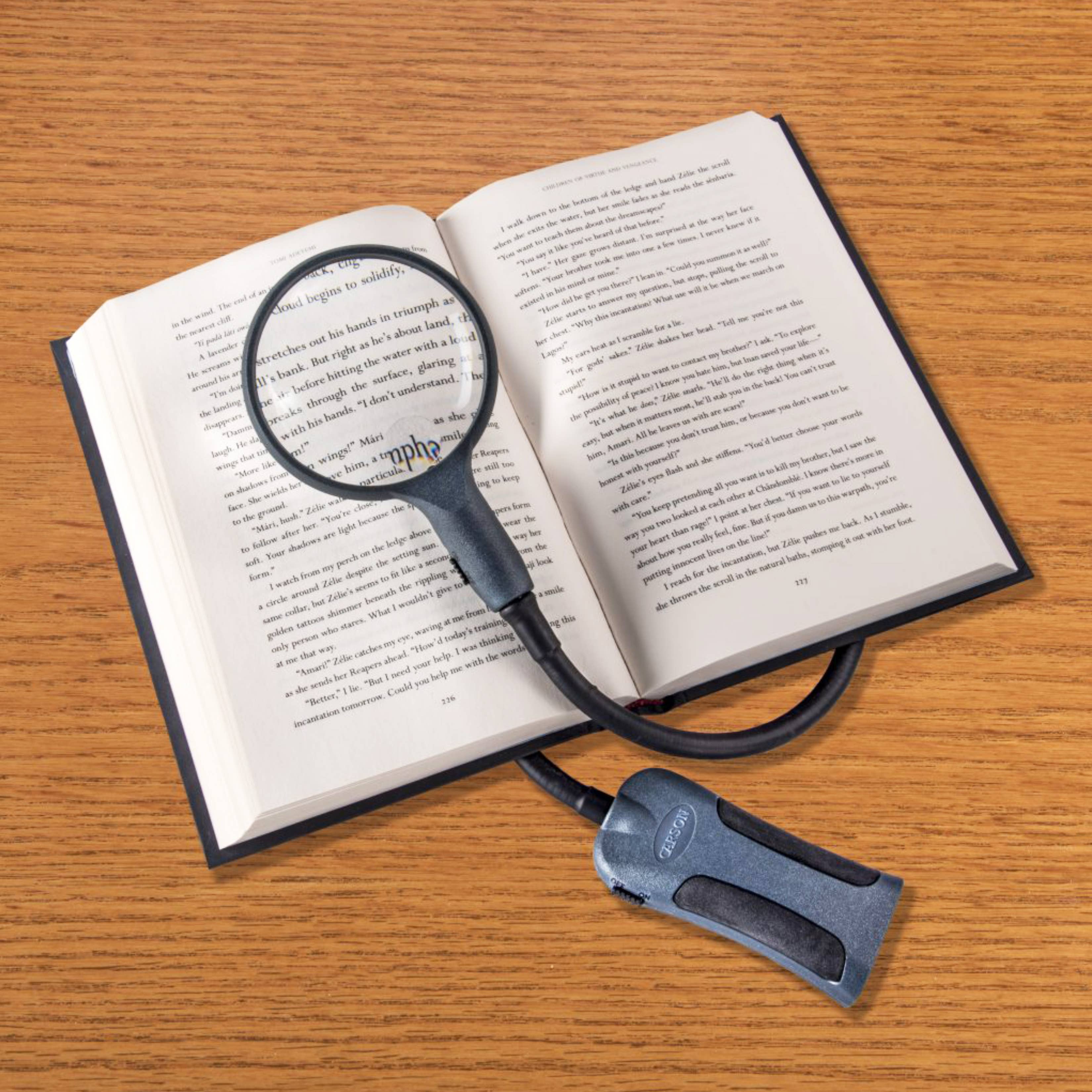 Fully Adjustable Magnier/Lamp Combo, Ideal for Sewing/Crafts